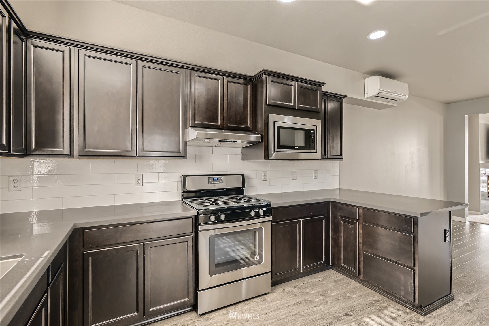 729 112th Street Southwest, Unit G1 Everett, WA 98204 - Photo 6 of 27 a kitchen with granite countertop a sink stove and microwave