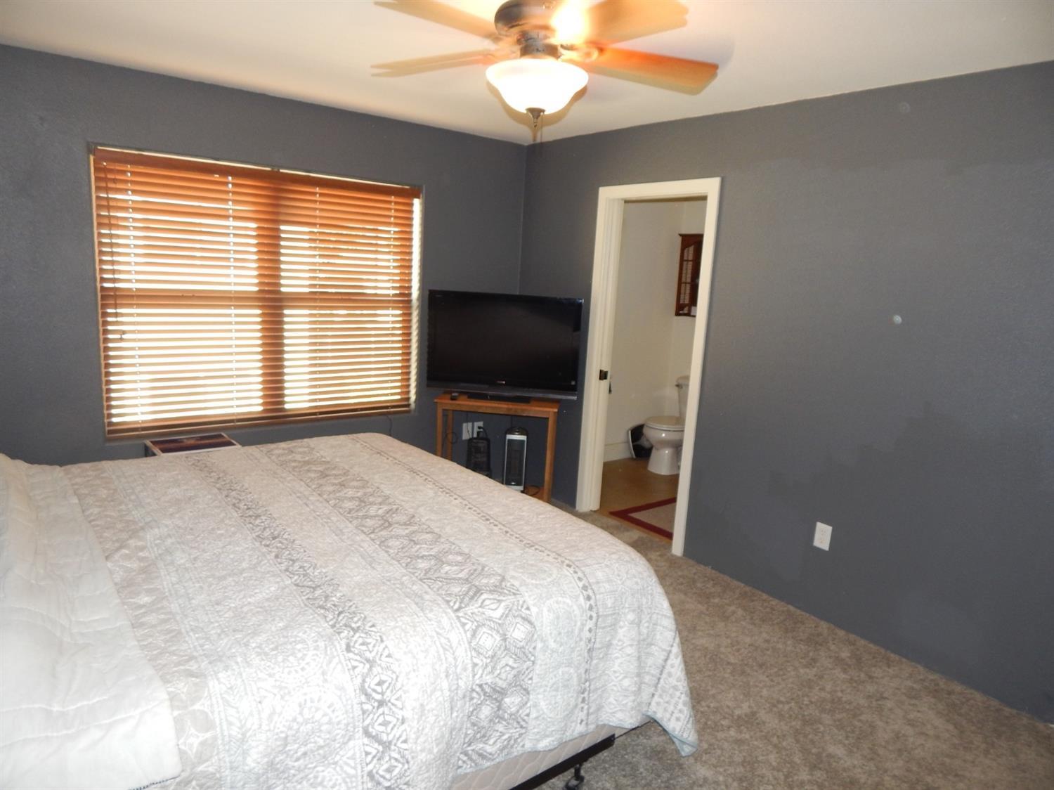 157 Casey Way Central Point, OR 97502 - Photo 17 of 28 Master Bedroom