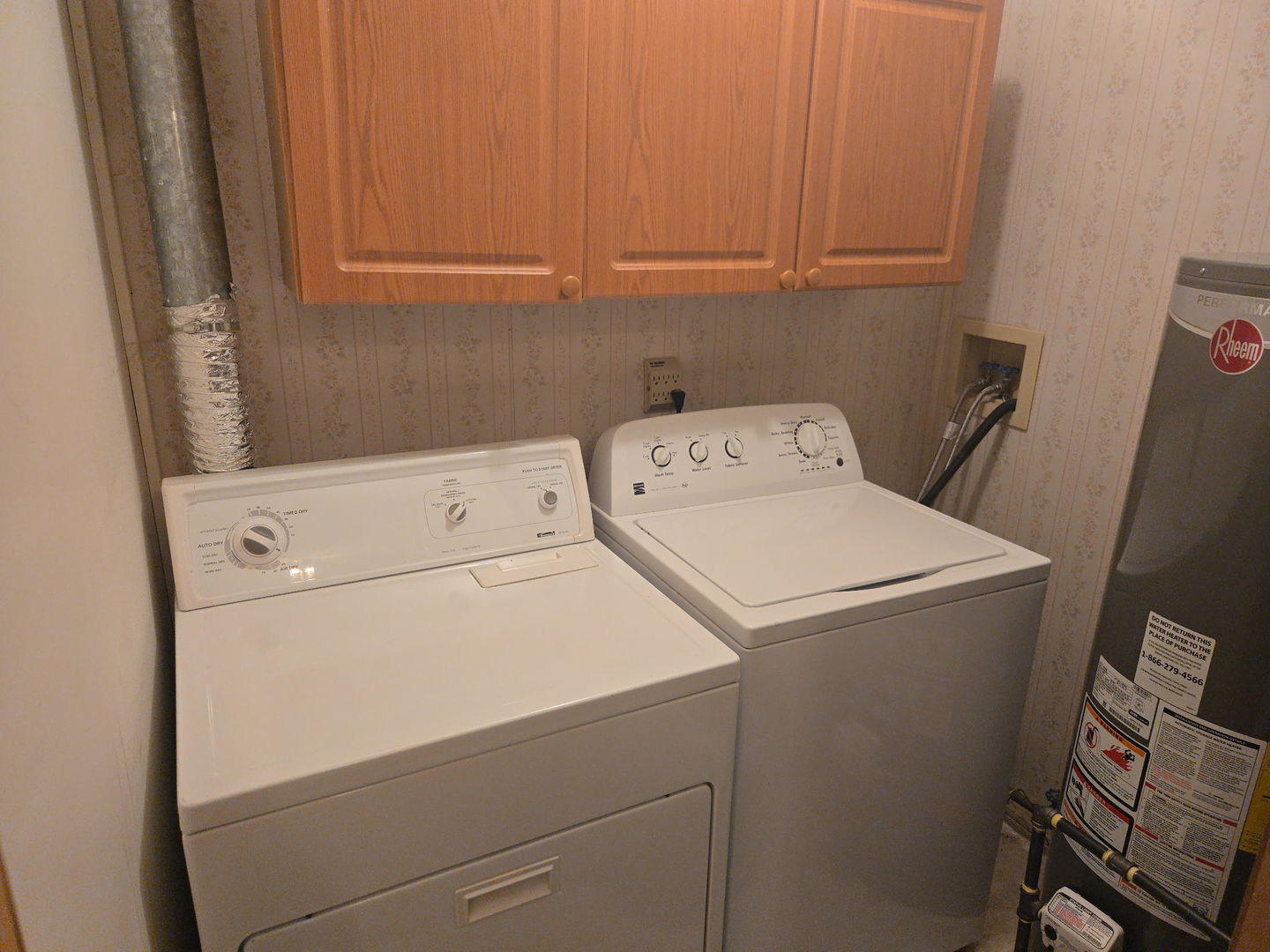607 West Bluff Street Marseilles, IL 61341 - Photo 5 of 8 a utility room with dryer and washer
