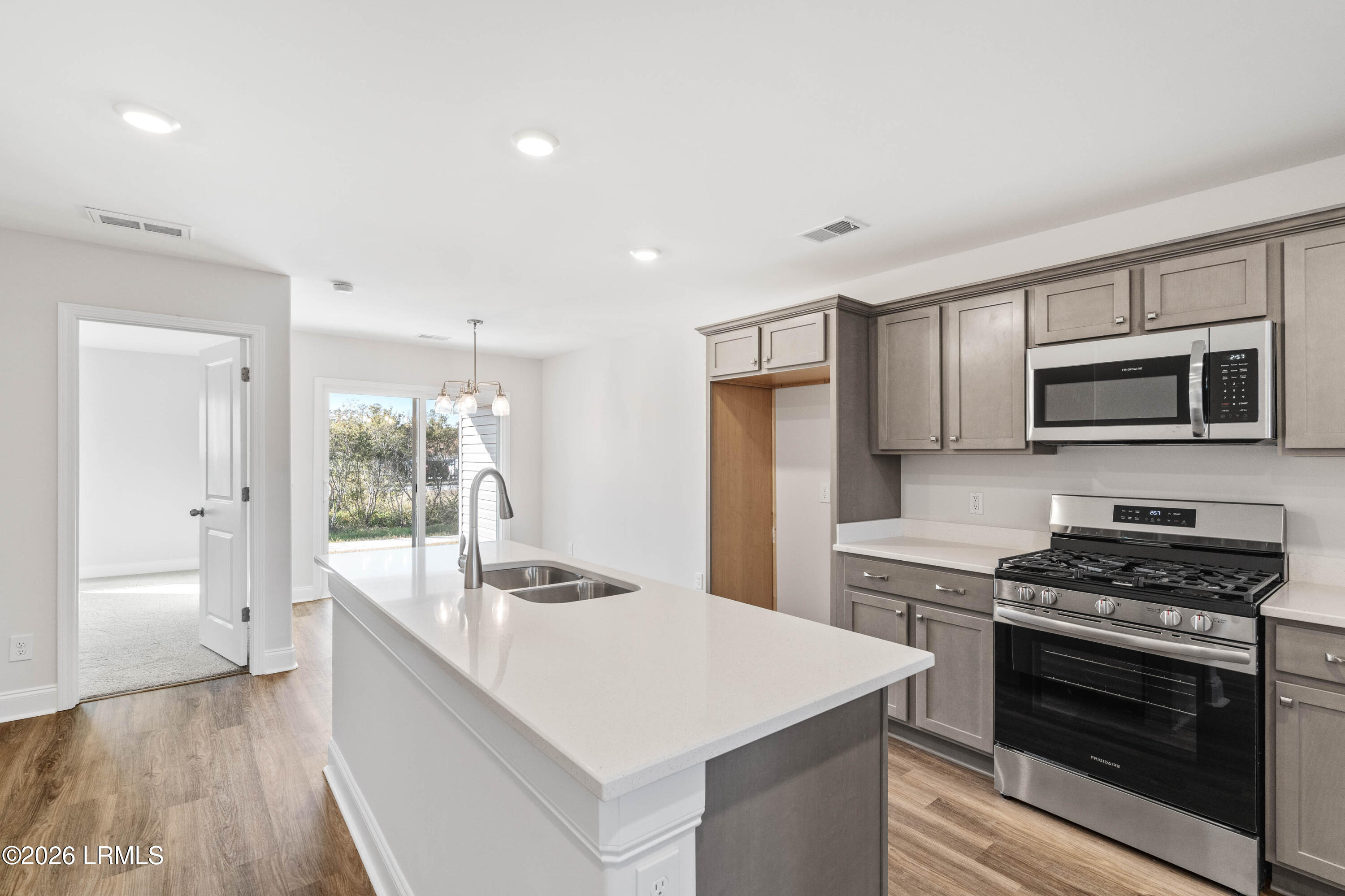 595 Royal Road Hardeeville, SC 29927 - Photo 13 of 34 595 Royal Oaks-8