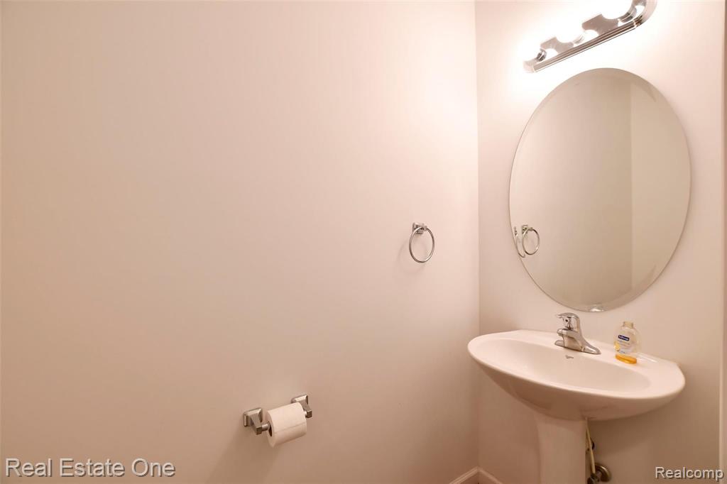 3202 Everett Drive Rochester Hills, MI 48307 - Photo 16 of 28