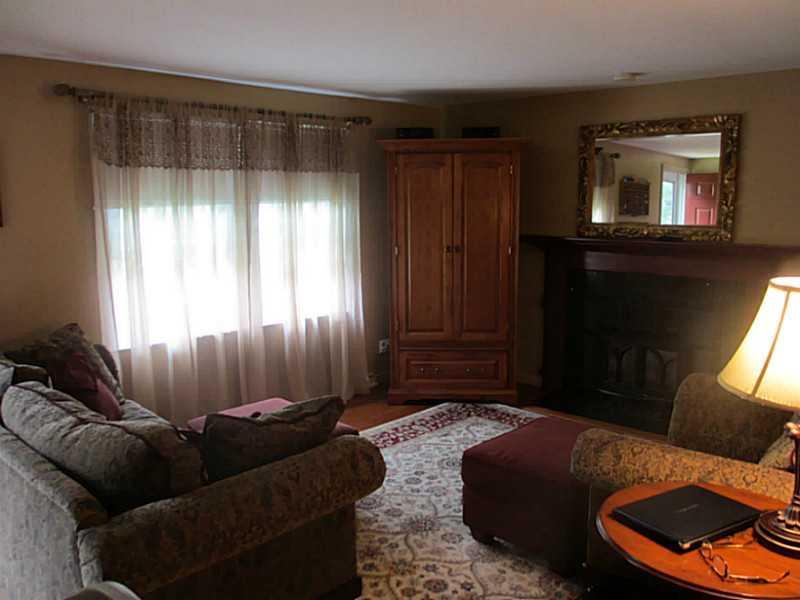 18 Hamlin Road Falmouth, ME 04105 - Photo 21 of 34 Living Room.