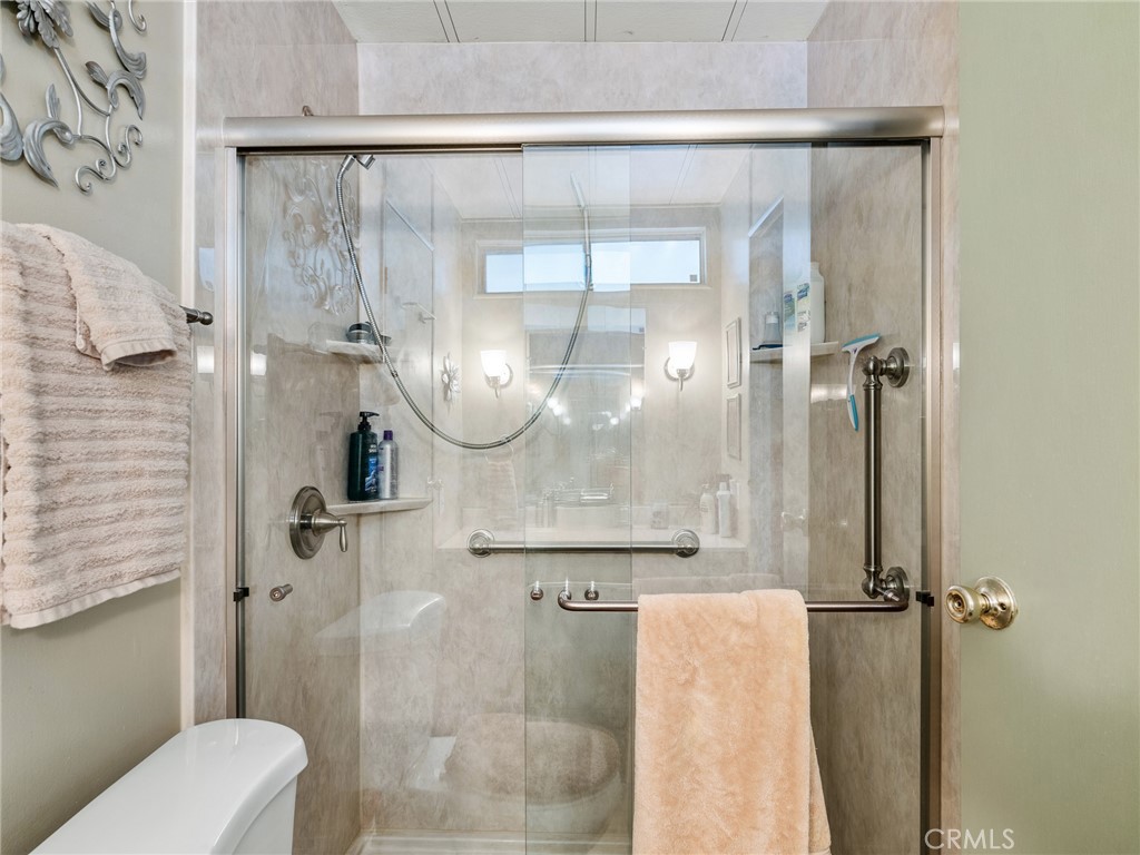 21922 Ottawa Road, Unit 8 Apple Valley, CA 92308 - Photo 18 of 31 a bathroom with a glass shower door
