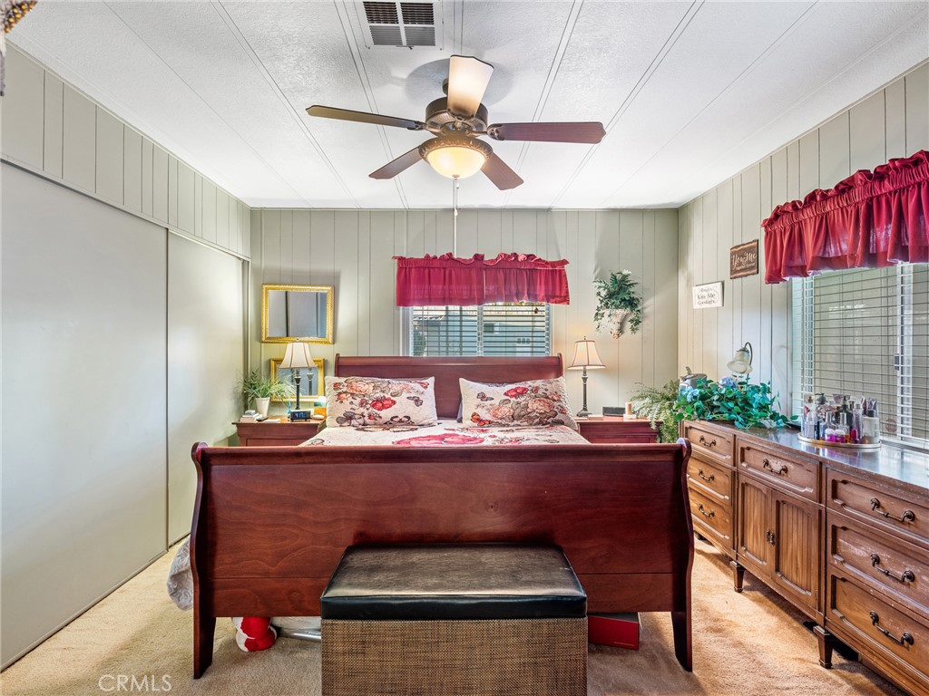 21922 Ottawa Road, Unit 8 Apple Valley, CA 92308 - Photo 20 of 31 a dining room with a table and chairs