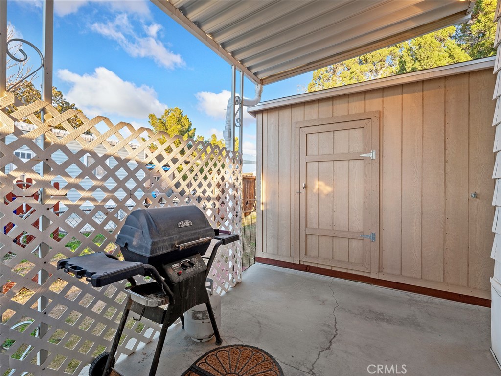 21922 Ottawa Road, Unit 8 Apple Valley, CA 92308 - Photo 26 of 31 a backyard of a house with table and chairs