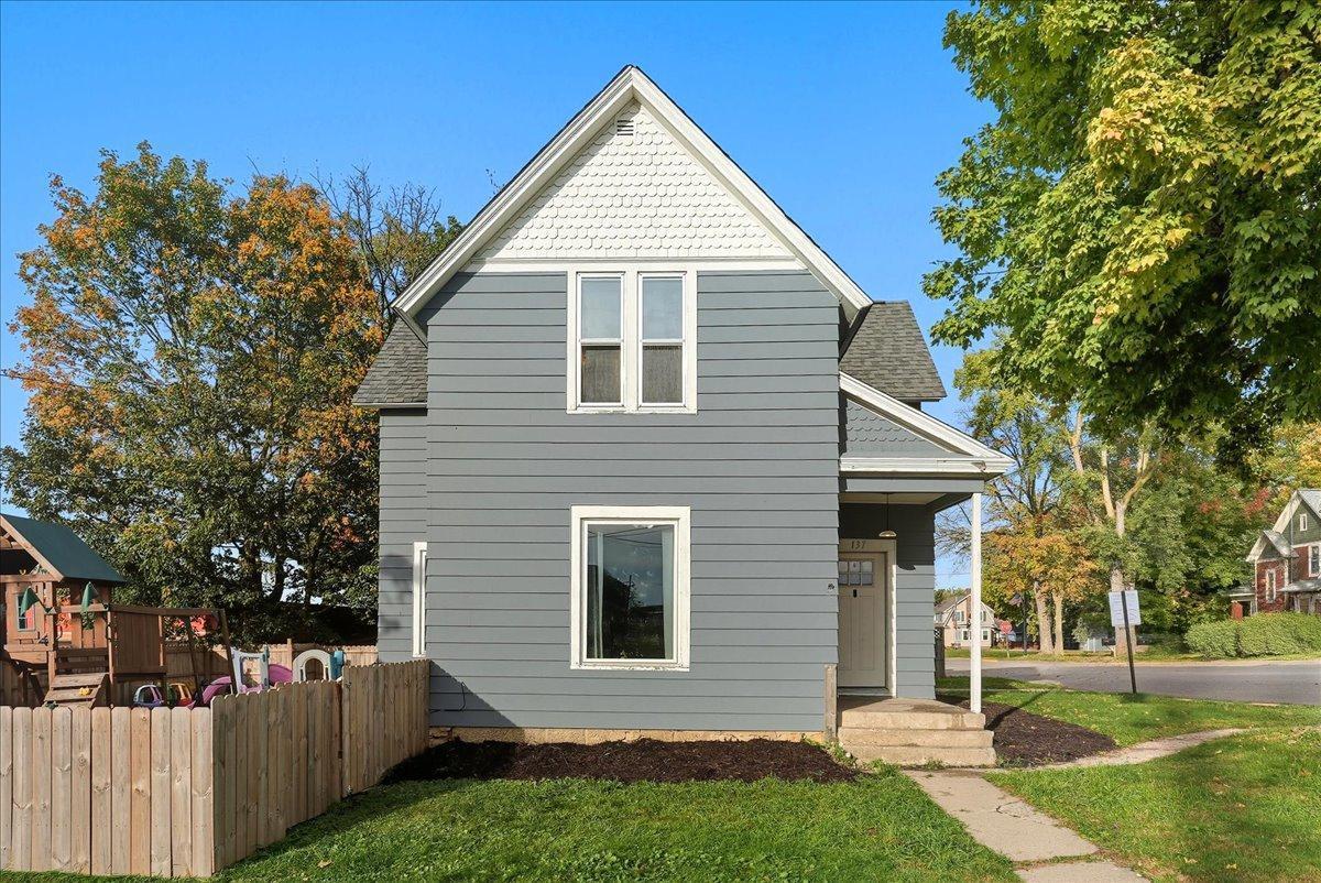 137 North Oak Street Ellsworth, WI 54011 - Photo 2 of 23