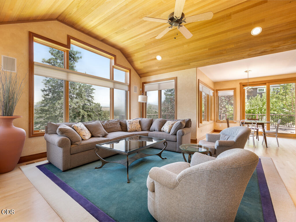 11707 Kestrel Road Klamath Falls, OR 97601 - Photo 12 of 65
