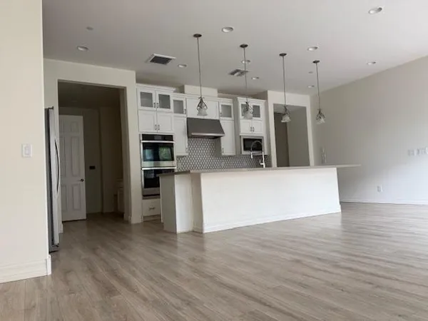 $2,950 | 25428 North 19th Drive, Phoenix, AZ 85085