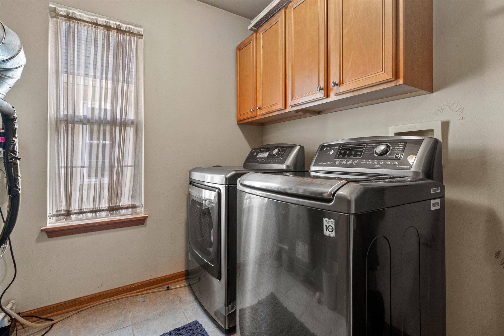 410 Bay Tree Circle Vernon Hills, IL 60061 - Photo 21 of 28 a utility room with dryer and washer