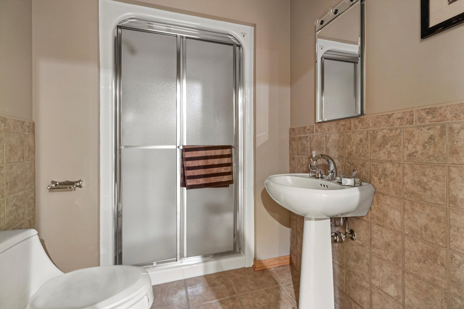 410 Bay Tree Circle Vernon Hills, IL 60061 - Photo 24 of 28 a bathroom with a sink a toilet and shower