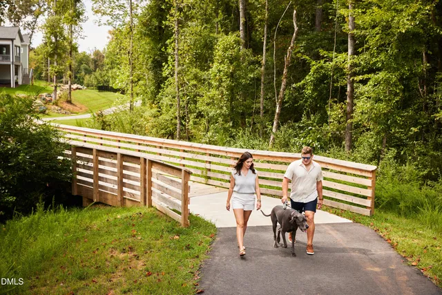 a view of entryway with workspace