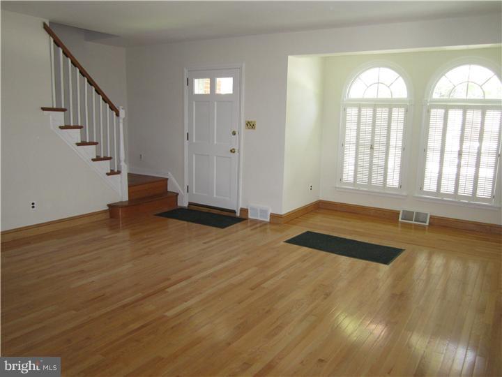 316 Hawarden Road Springfield, PA 19064 - Photo 3 of 18 Living Room