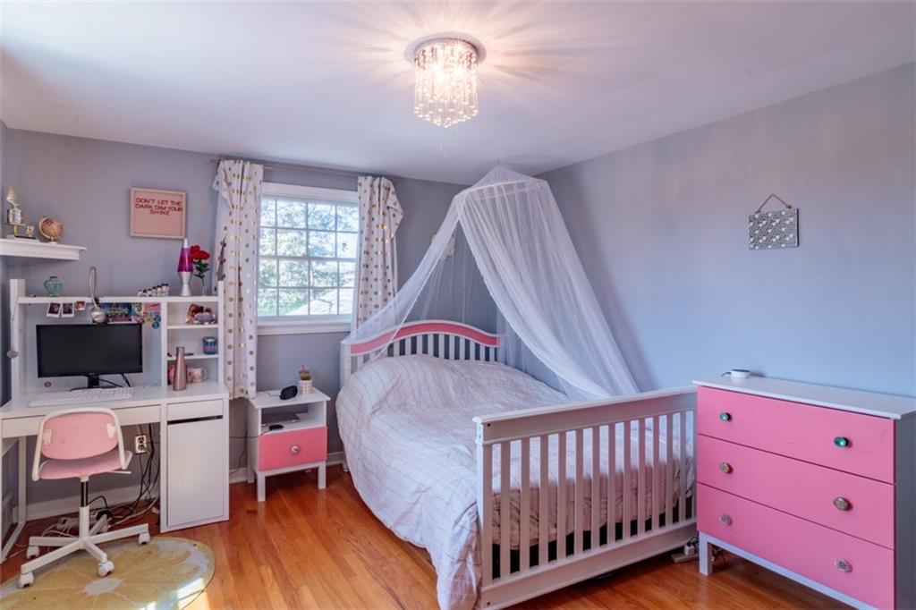 20 Alexander Place Pittsburgh, PA 15243 - Photo 19 of 25 a bedroom with a bed and a window