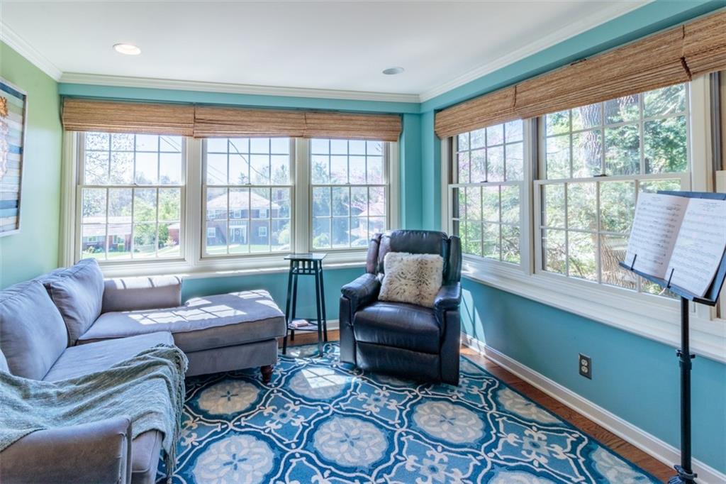 20 Alexander Place Pittsburgh, PA 15243 - Photo 10 of 25 a living room with furniture and a large window