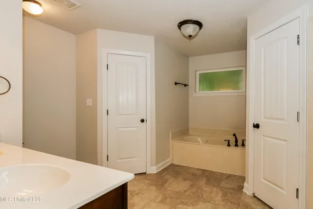 $2,085 | 7189 Lucia Lane, Walls, MS 38680