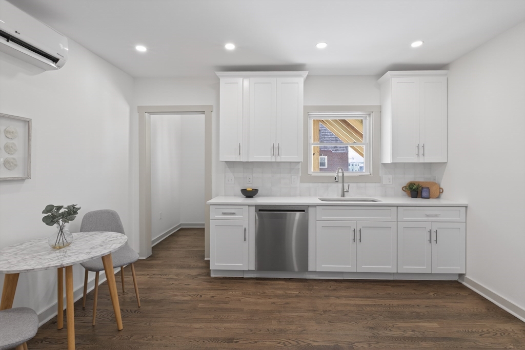 79 Fox Street Worcester, MA 01604 - Photo 3 of 19