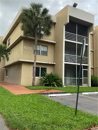 $1,750 | 4235 North University Drive, Unit 301, Sunrise, FL 33351
