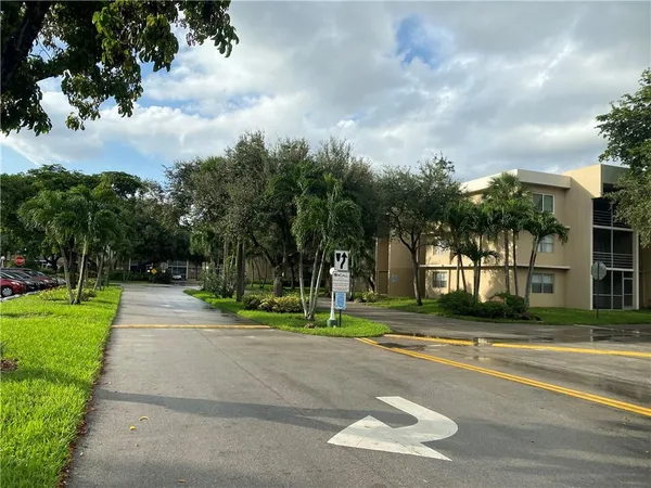 $1,750 | 4235 North University Drive, Unit 301, Sunrise, FL 33351