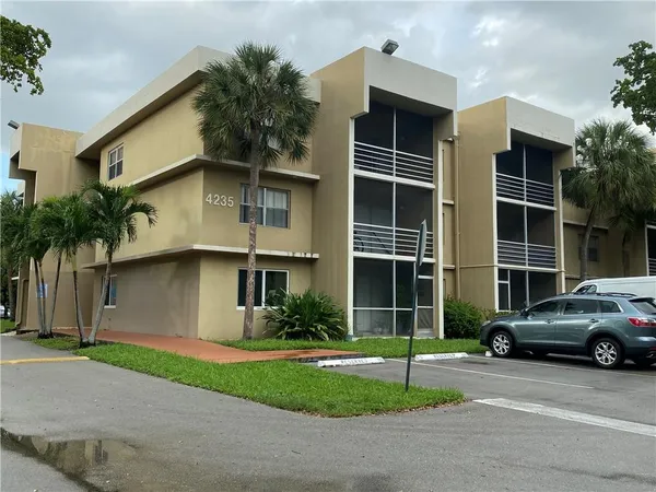 $1,750 | 4235 North University Drive, Unit 301, Sunrise, FL 33351