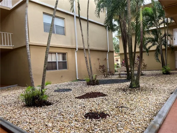 $1,750 | 4235 North University Drive, Unit 301, Sunrise, FL 33351