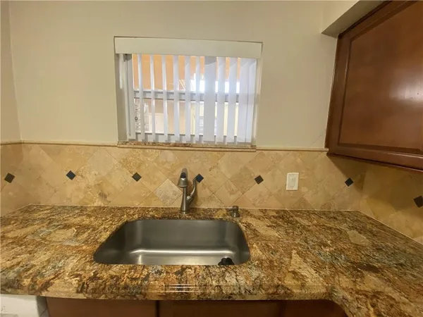 $1,750 | 4235 North University Drive, Unit 301, Sunrise, FL 33351