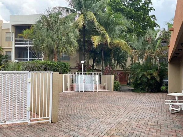 $1,750 | 4235 North University Drive, Unit 301, Sunrise, FL 33351