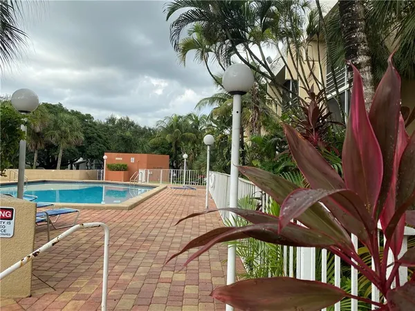 $1,750 | 4235 North University Drive, Unit 301, Sunrise, FL 33351