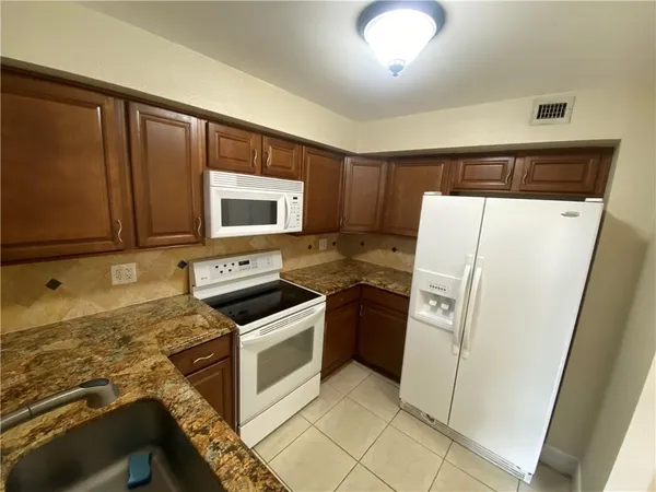 $1,750 | 4235 North University Drive, Unit 301, Sunrise, FL 33351