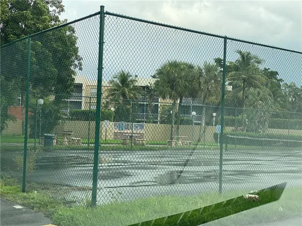 $1,750 | 4235 North University Drive, Unit 301, Sunrise, FL 33351