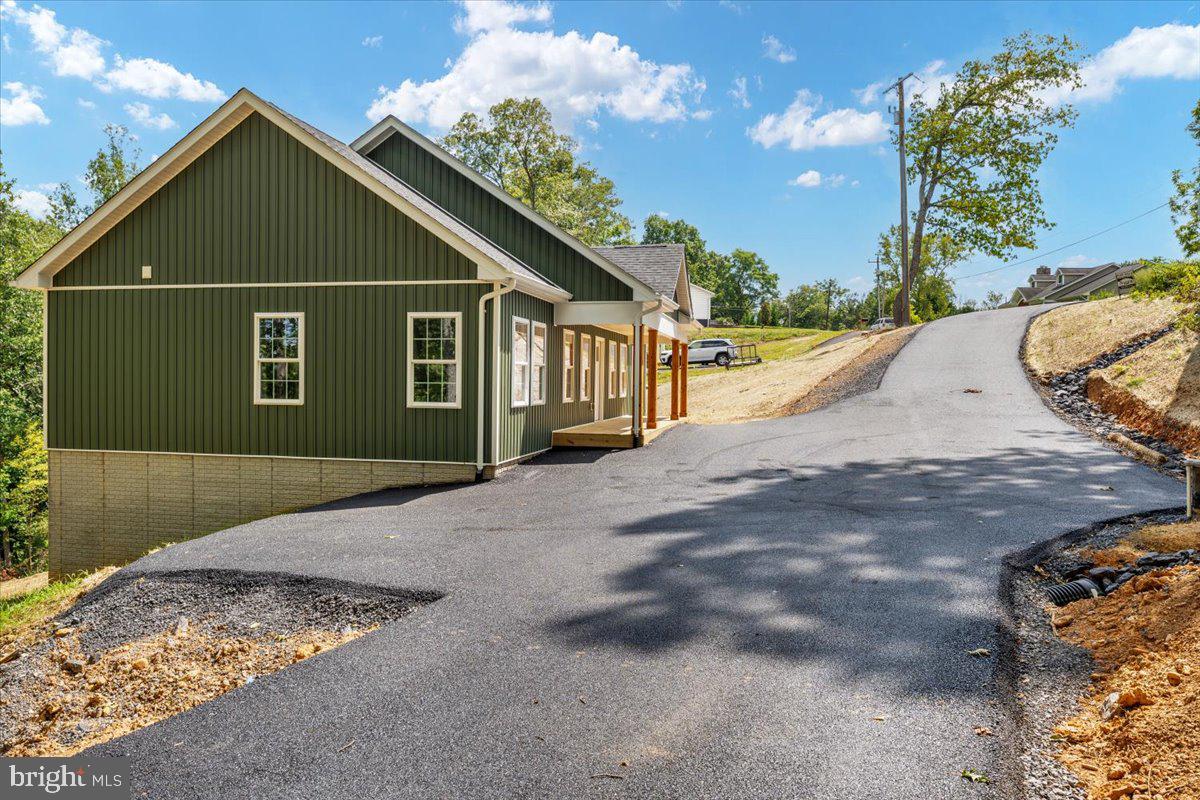 3608 Howellsville Road Front Royal, VA 22630 - Photo 4 of 65 Parking and turnaround area