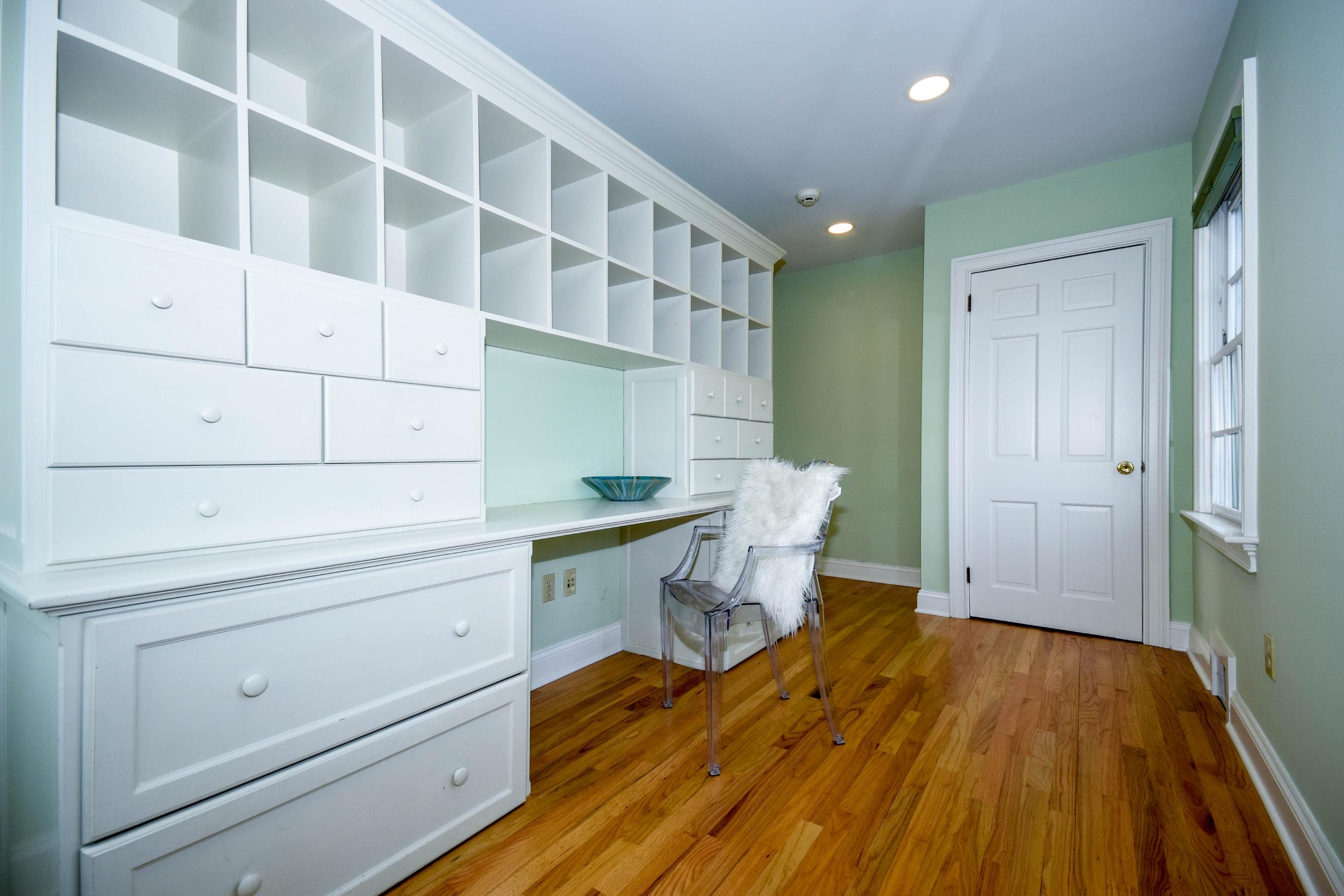 22 Meridian Road Rowayton, CT 06853 - Photo 14 of 25 a workspace with wooden floor