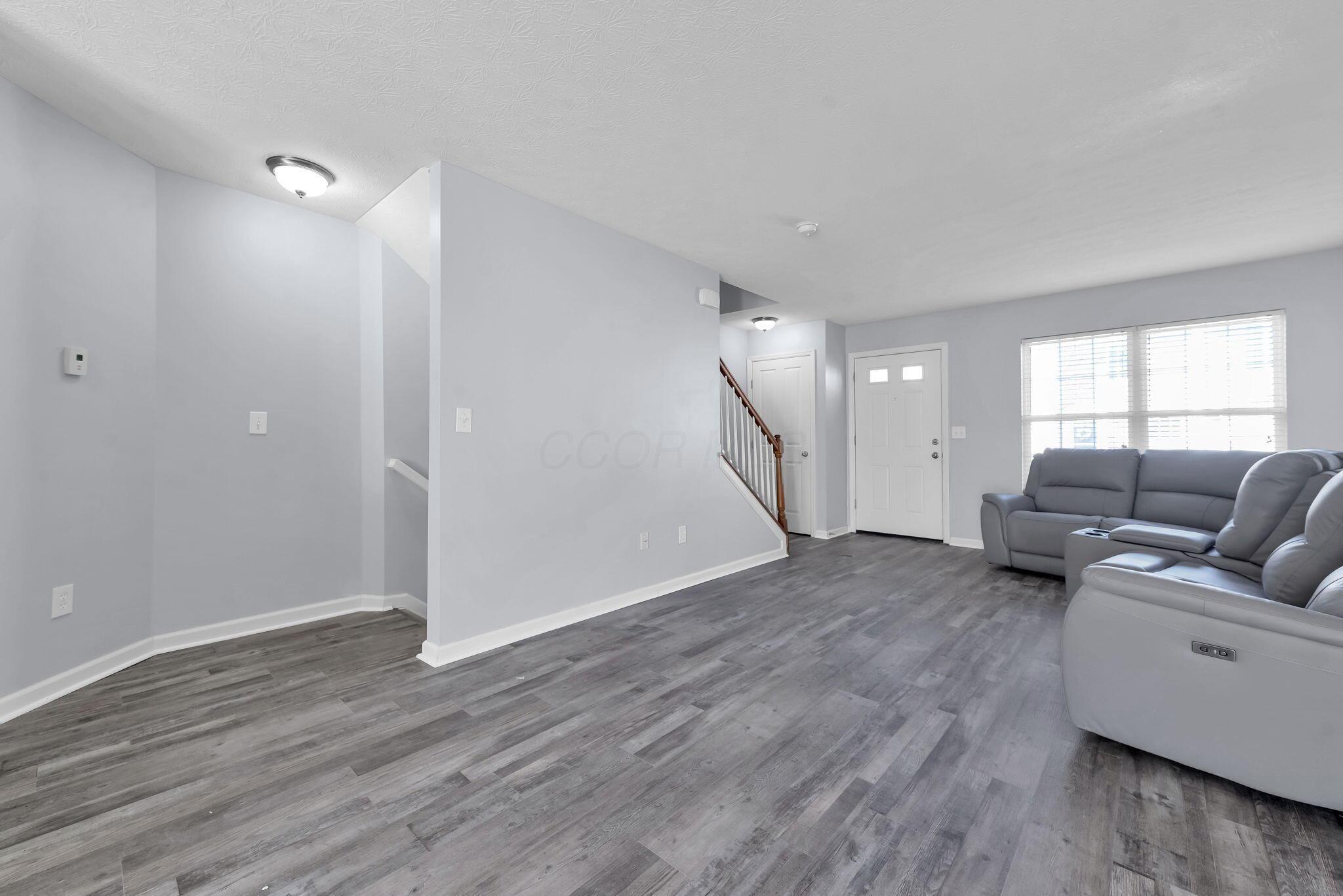 8326 Bruntsfield Road Columbus, OH 43235 - Photo 5 of 25 5-web-or-mls-8326-bruntsfield-rd