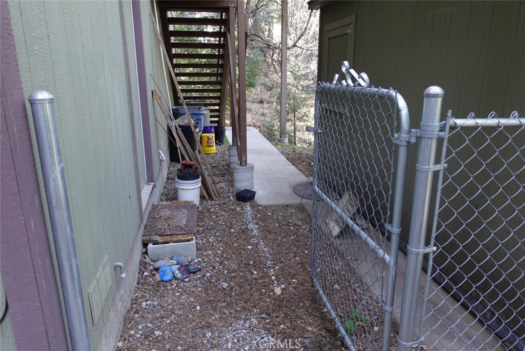 23950 Bowl Road Crestline, CA 92325 - Photo 15 of 71