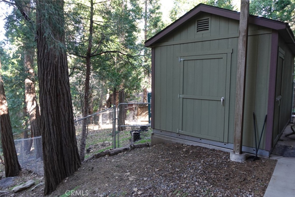 23950 Bowl Road Crestline, CA 92325 - Photo 16 of 71