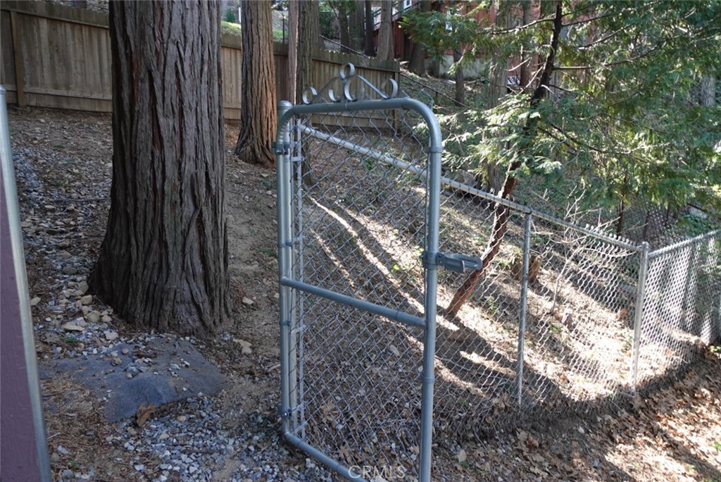 23950 Bowl Road Crestline, CA 92325 - Photo 18 of 71