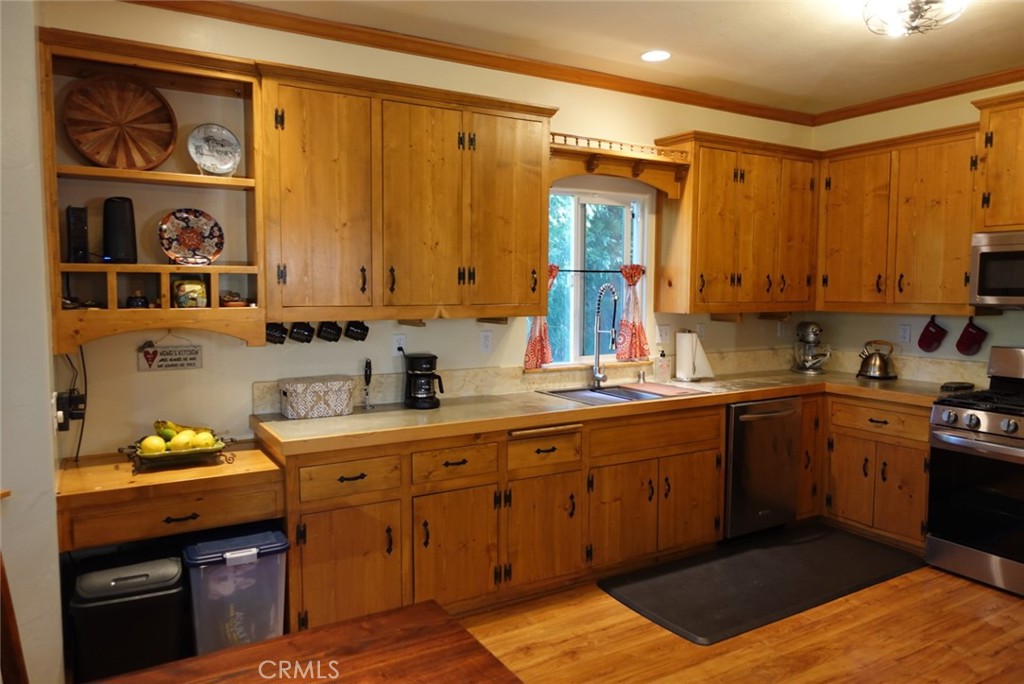 23950 Bowl Road Crestline, CA 92325 - Photo 21 of 71