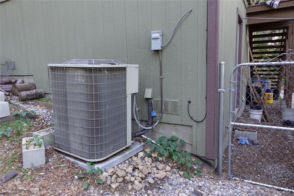 23950 Bowl Road Crestline, CA 92325 - Photo 8 of 71