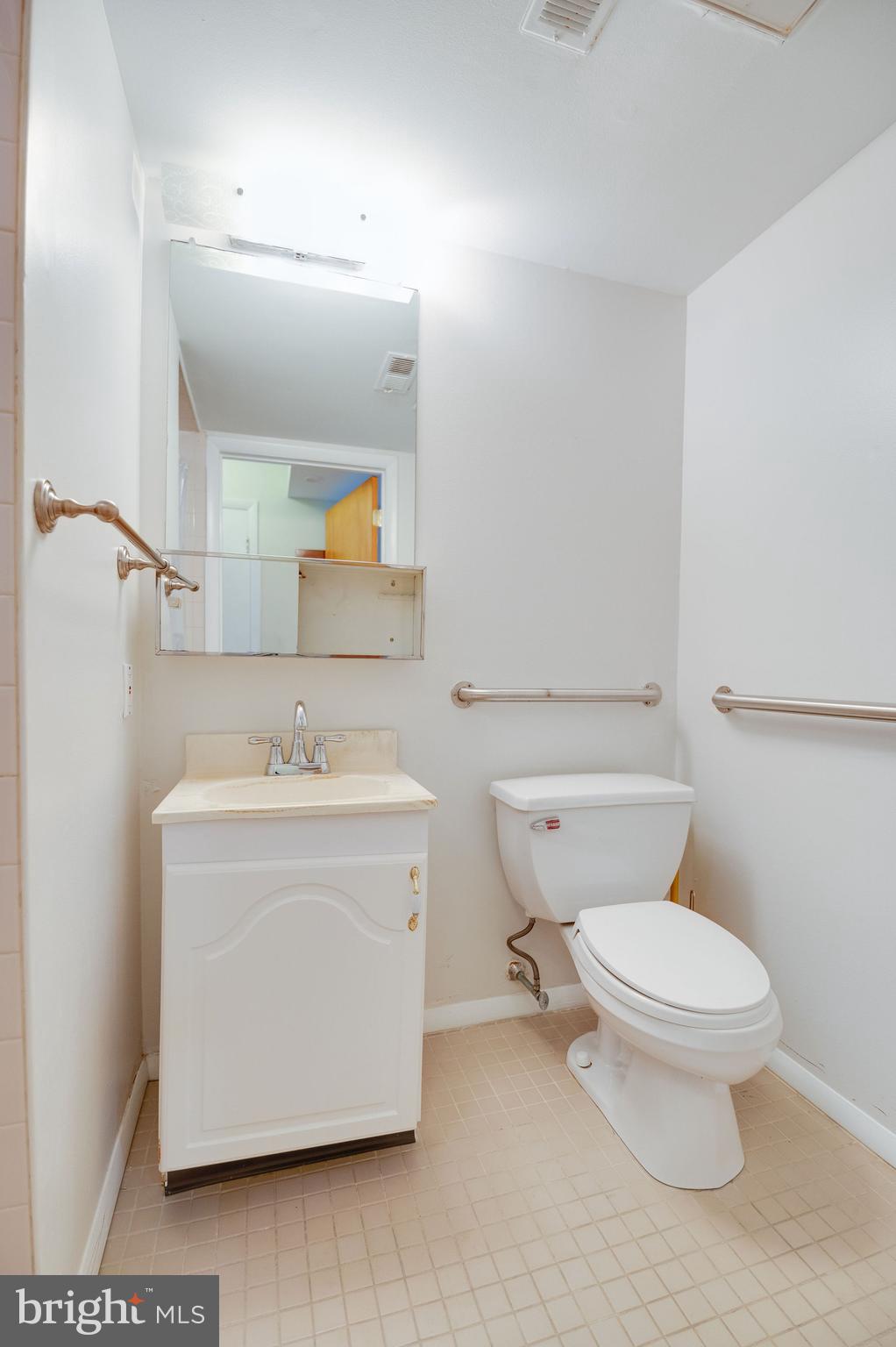21 Alexander Court Voorhees, NJ 08043 - Photo 13 of 31 Main Floor Full Bathroom