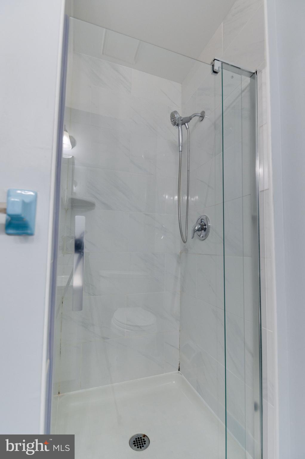 21 Alexander Court Voorhees, NJ 08043 - Photo 22 of 31 Primary Full Bathroom