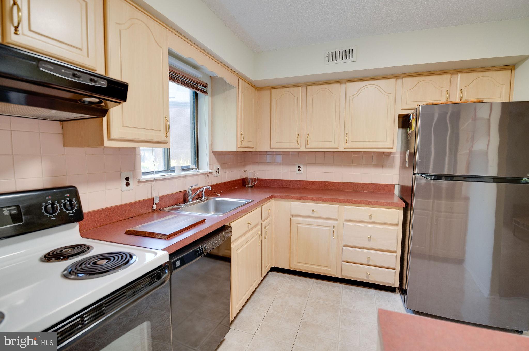 21 Alexander Court Voorhees, NJ 08043 - Photo 3 of 31 Kitchen