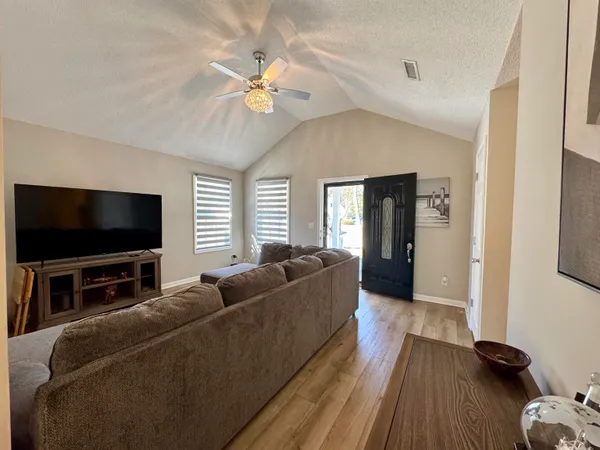 $235,000 | 10 Sherwood Street, Kingstree, SC 29556