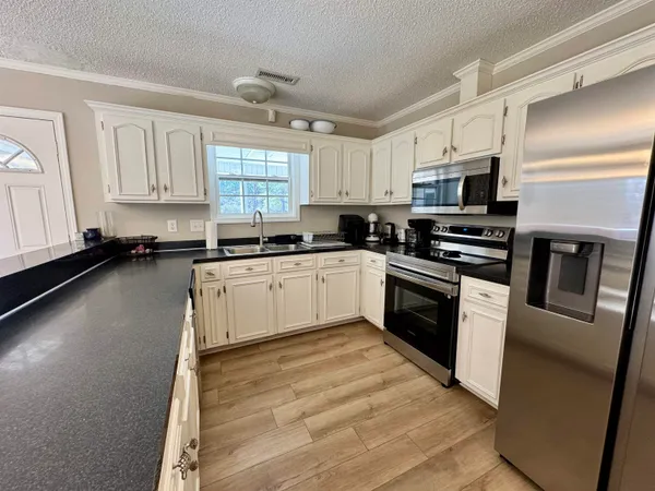 $235,000 | 10 Sherwood Street, Kingstree, SC 29556