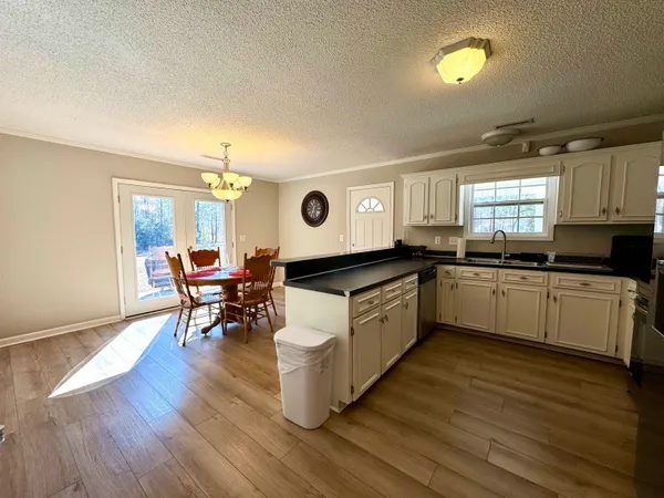 $235,000 | 10 Sherwood Street, Kingstree, SC 29556