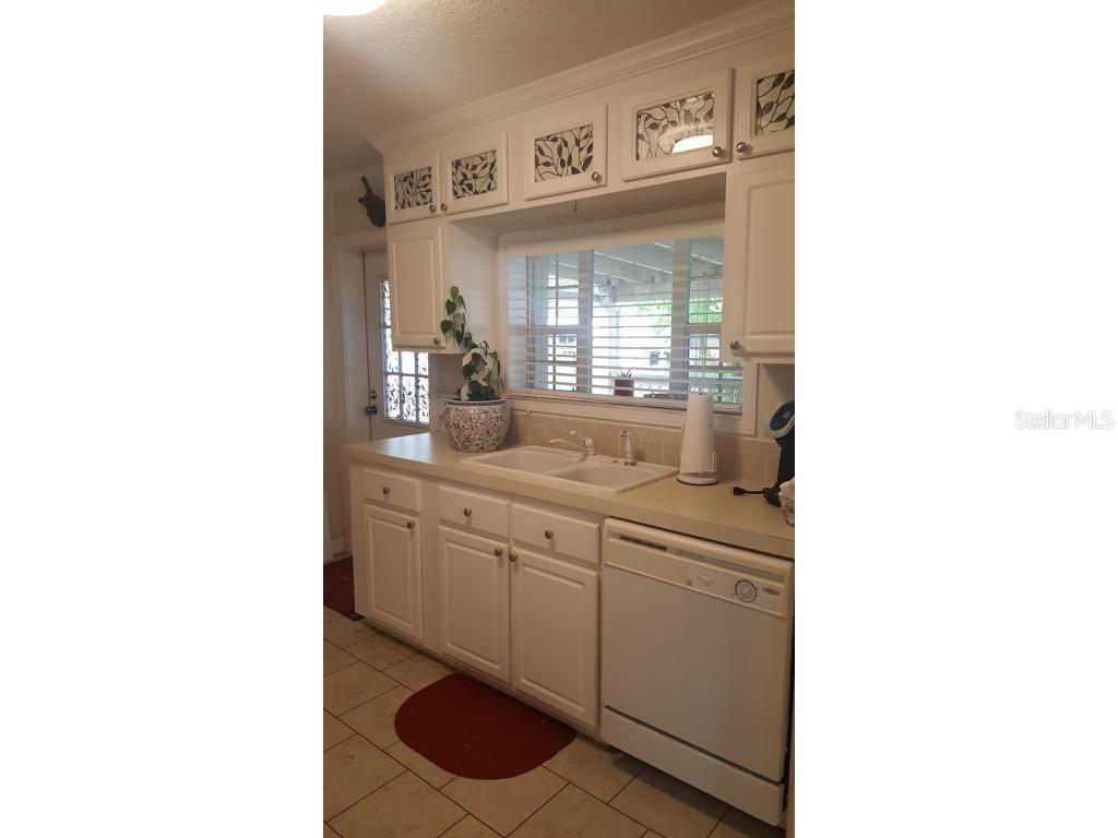 2014 Linda Road Okeechobee, FL 34974 - Photo 7 of 27 Kitchen
