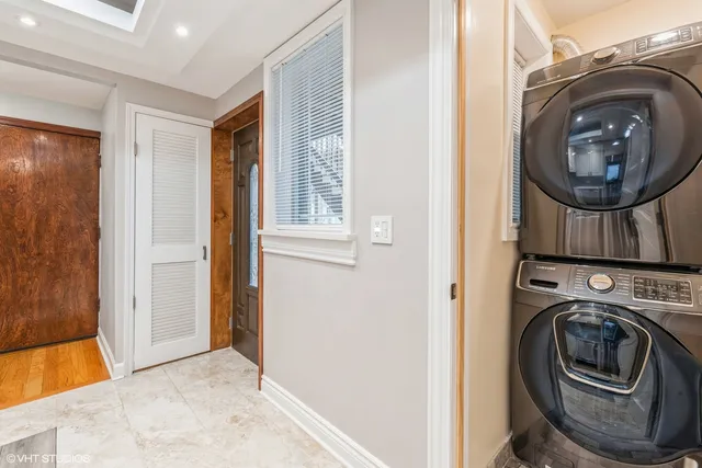 $1,949 | 6414 North Albany Avenue, Unit 3R, Chicago, IL 60645