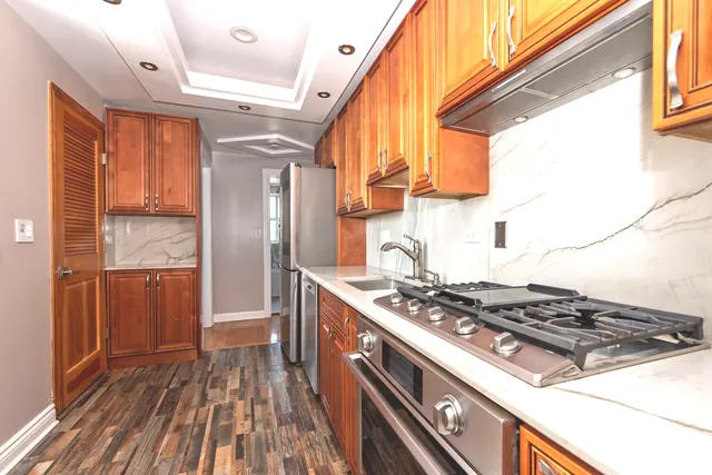 $1,949 | 6414 North Albany Avenue, Unit 3R, Chicago, IL 60645