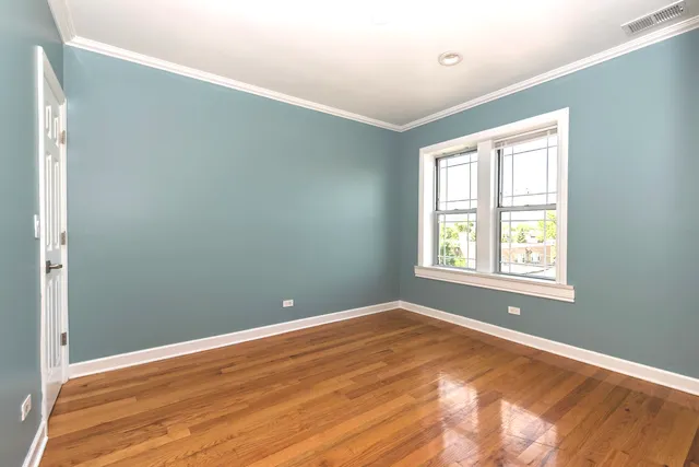 $1,949 | 6414 North Albany Avenue, Unit 3R, Chicago, IL 60645