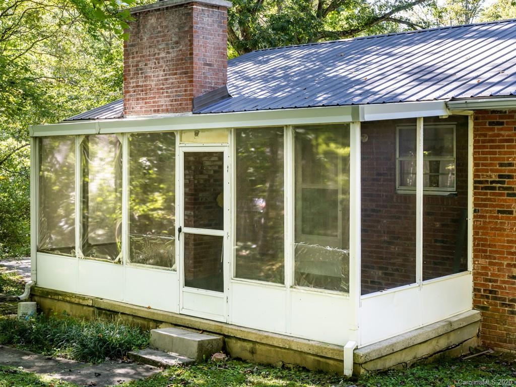 83 Harris Road Fairview, NC 28730 - Photo 18 of 48 Gallery Image 18