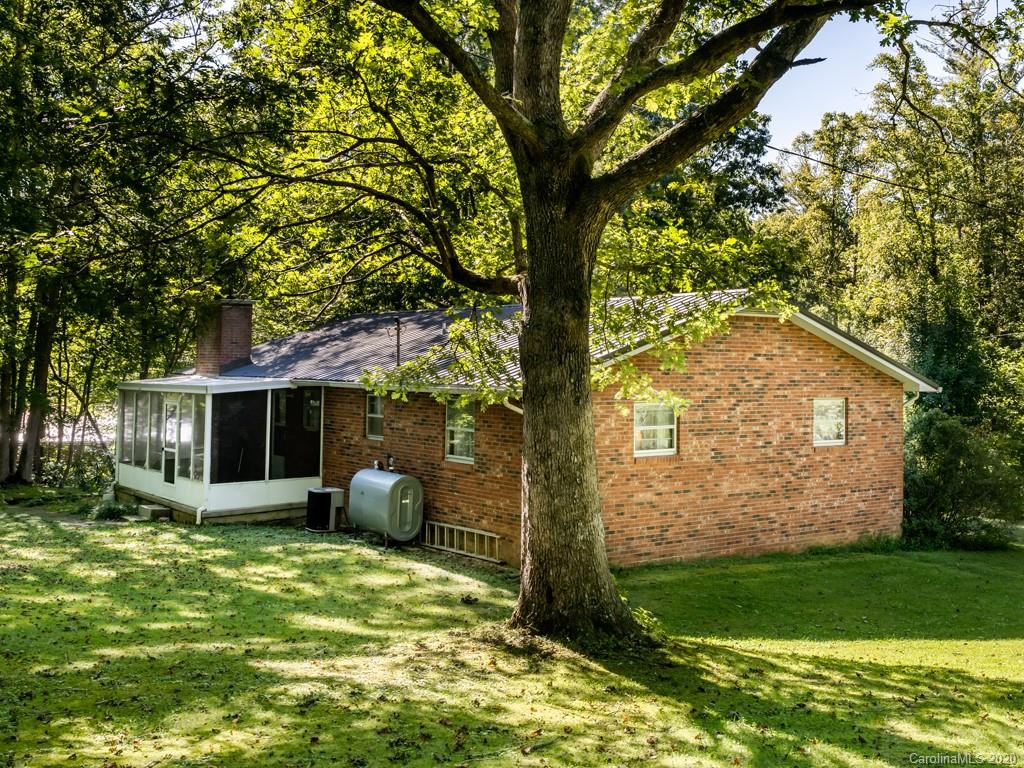 83 Harris Road Fairview, NC 28730 - Photo 19 of 48 Gallery Image 19