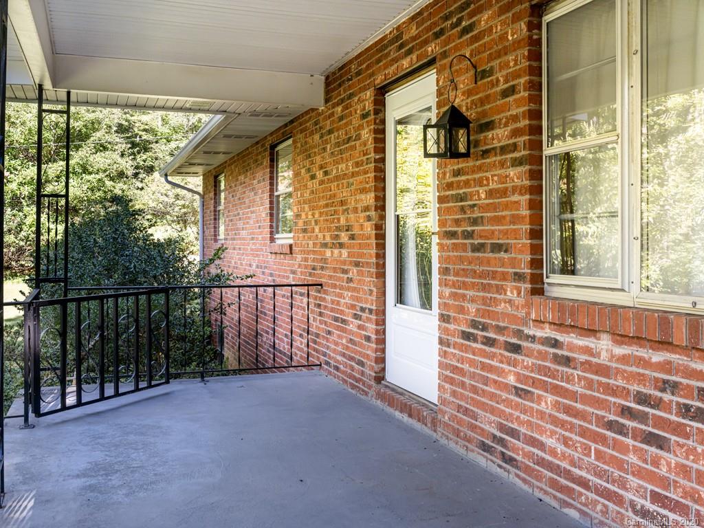 83 Harris Road Fairview, NC 28730 - Photo 3 of 48 Gallery Image 3